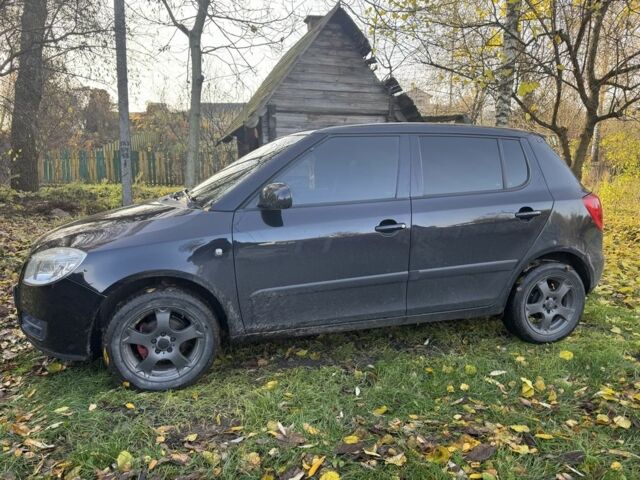 Черный Шкода Фабия, объемом двигателя 1.2 л и пробегом 200 тыс. км за 3950 $, фото 1 на Automoto.ua