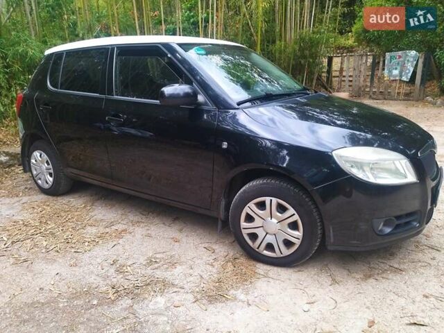 Черный Шкода Фабия, объемом двигателя 1.39 л и пробегом 260 тыс. км за 2800 $, фото 1 на Automoto.ua