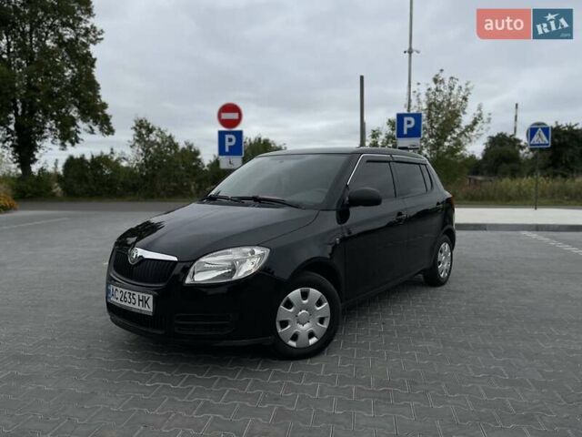 Черный Шкода Фабия, объемом двигателя 1.2 л и пробегом 250 тыс. км за 4400 $, фото 1 на Automoto.ua