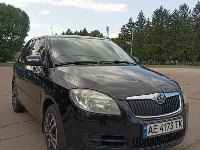 Черный Шкода Фабия, объемом двигателя 1.4 л и пробегом 168 тыс. км за 5600 $, фото 1 на Automoto.ua