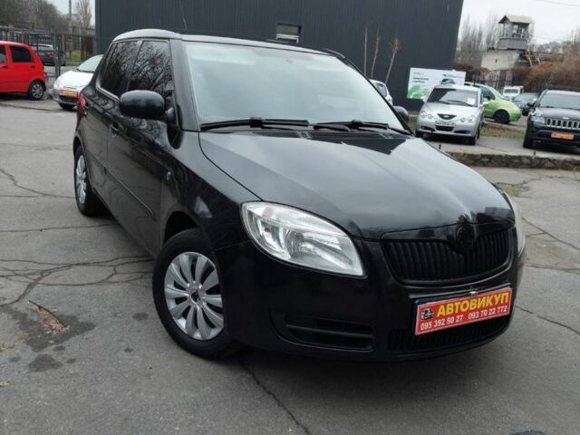 Черный Шкода Фабия, объемом двигателя 1.2 л и пробегом 195 тыс. км за 4200 $, фото 1 на Automoto.ua