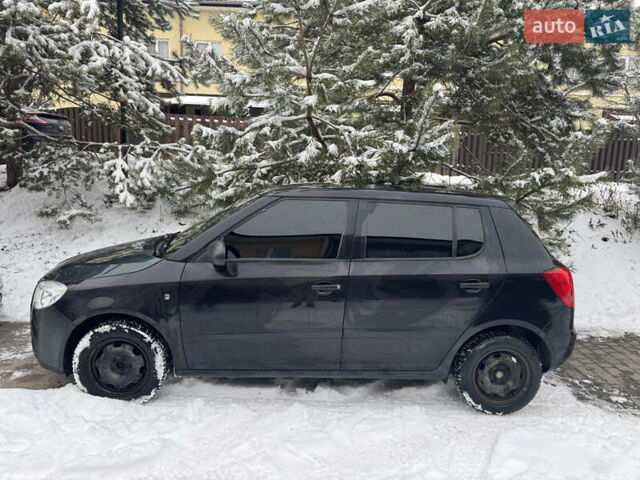 Чорний Шкода Фабія, об'ємом двигуна 1.2 л та пробігом 218 тис. км за 4000 $, фото 1 на Automoto.ua