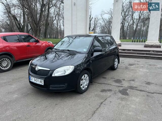 Черный Шкода Фабия, объемом двигателя 1.2 л и пробегом 229 тыс. км за 6000 $, фото 1 на Automoto.ua