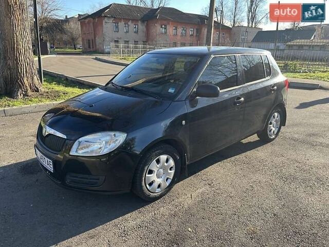 Черный Шкода Фабия, объемом двигателя 1.2 л и пробегом 190 тыс. км за 5000 $, фото 1 на Automoto.ua