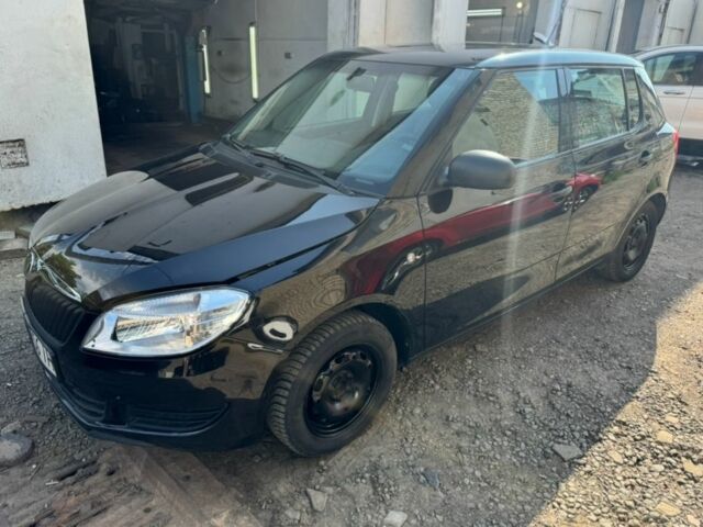 Черный Шкода Фабия, объемом двигателя 1.2 л и пробегом 266 тыс. км за 4400 $, фото 1 на Automoto.ua