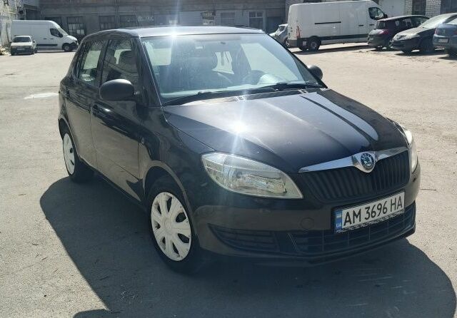Шкода Фабия 2011 в Житомире на Automoto.ua Черный Шкода Фабия, объемом двигателя 1.2 л и пробегом 240 тыс. км за 452 $, фото 1 на Automoto.ua
