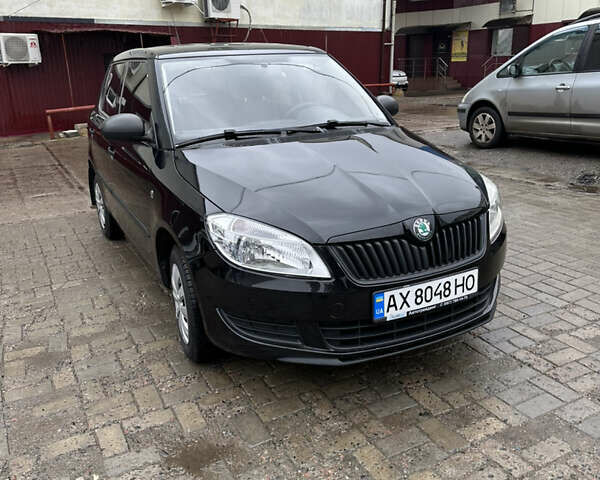 Чорний Шкода Фабія, об'ємом двигуна 1.2 л та пробігом 107 тис. км за 5500 $, фото 1 на Automoto.ua