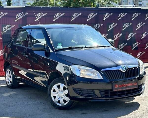 Черный Шкода Фабия, объемом двигателя 1.2 л и пробегом 156 тыс. км за 5700 $, фото 1 на Automoto.ua
