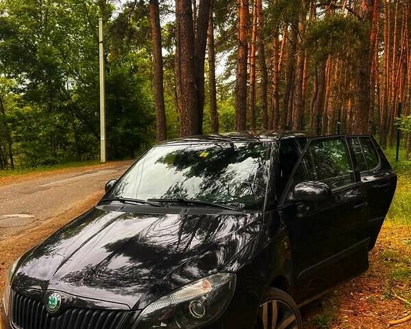 Черный Шкода Фабия, объемом двигателя 1.4 л и пробегом 230 тыс. км за 8500 $, фото 1 на Automoto.ua