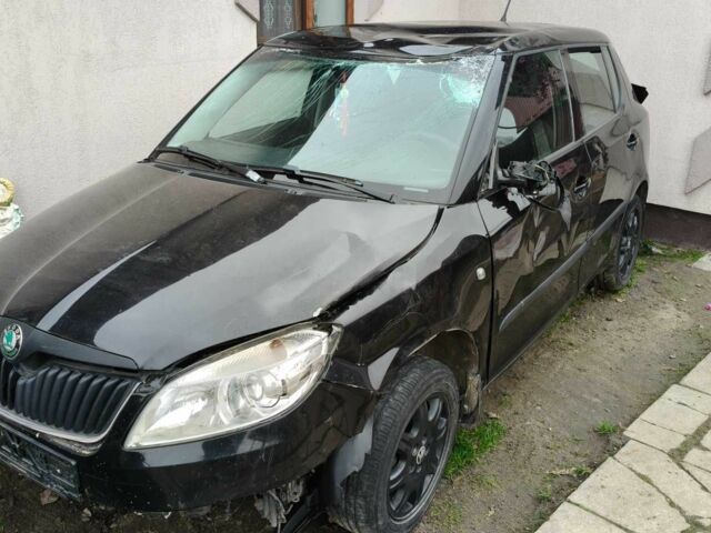 Черный Шкода Фабия, объемом двигателя 1.2 л и пробегом 110 тыс. км за 2200 $, фото 1 на Automoto.ua