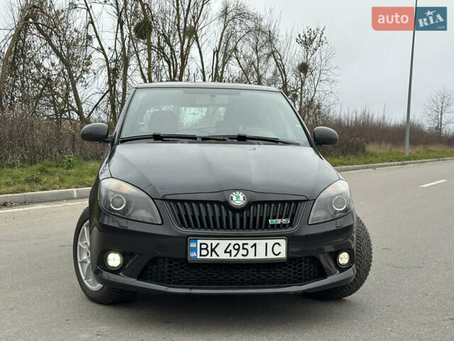Черный Шкода Фабия, объемом двигателя 1.4 л и пробегом 239 тыс. км за 9800 $, фото 1 на Automoto.ua
