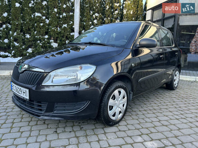 Черный Шкода Фабия, объемом двигателя 1.2 л и пробегом 118 тыс. км за 5000 $, фото 1 на Automoto.ua