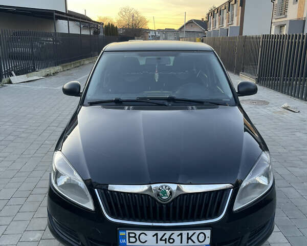 Черный Шкода Фабия, объемом двигателя 1.2 л и пробегом 240 тыс. км за 3899 $, фото 1 на Automoto.ua