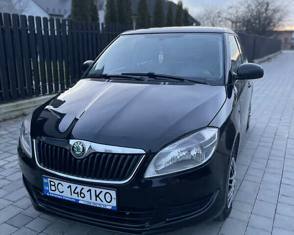 Черный Шкода Фабия, объемом двигателя 1.2 л и пробегом 400 тыс. км за 3800 $, фото 1 на Automoto.ua