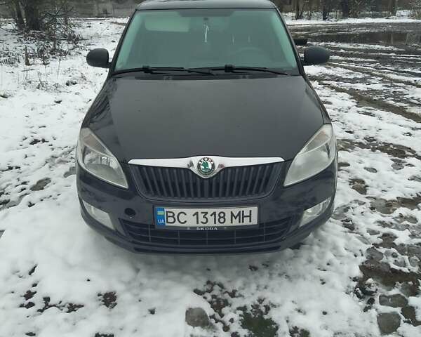 Черный Шкода Фабия, объемом двигателя 1.2 л и пробегом 188 тыс. км за 5200 $, фото 1 на Automoto.ua