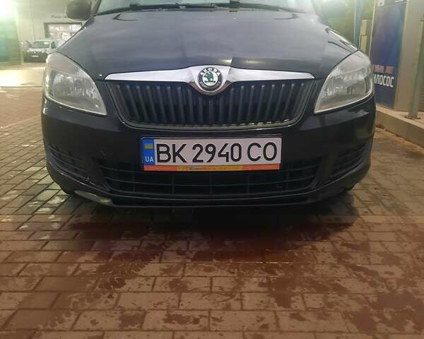 Шкода Фабия 2012 в Сарнах на Automoto.ua Черный Шкода Фабия, объемом двигателя 1.2 л и пробегом 170 тыс. км за 5700 $, фото 1 на Automoto.ua