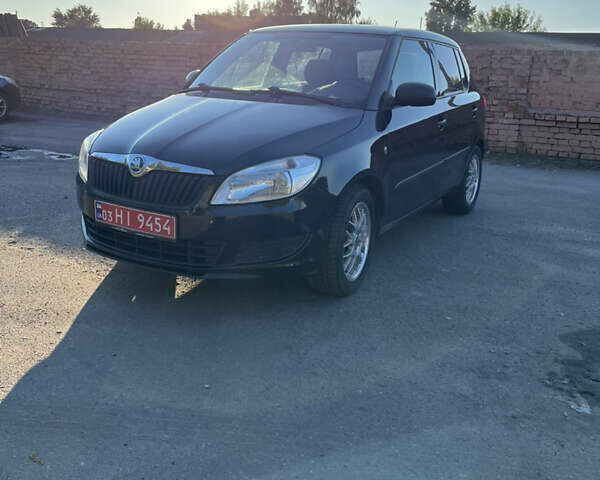 Черный Шкода Фабия, объемом двигателя 1.2 л и пробегом 180 тыс. км за 6200 $, фото 1 на Automoto.ua