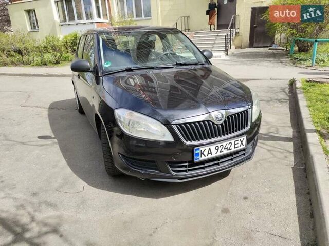 Черный Шкода Фабия, объемом двигателя 1.2 л и пробегом 246 тыс. км за 5600 $, фото 1 на Automoto.ua