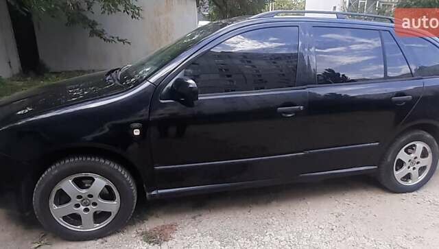 Черный Шкода Фабия, объемом двигателя 1.9 л и пробегом 323 тыс. км за 4300 $, фото 1 на Automoto.ua