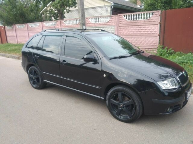Черный Шкода Фабия, объемом двигателя 1.4 л и пробегом 217 тыс. км за 4700 $, фото 1 на Automoto.ua