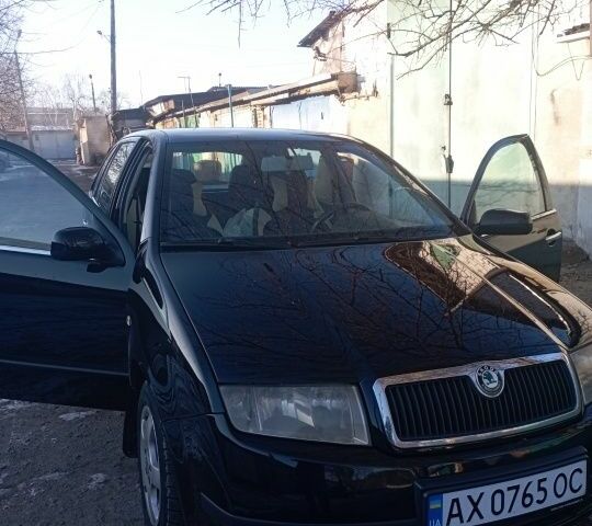 Черный Шкода Фабия, объемом двигателя 1.4 л и пробегом 213 тыс. км за 3900 $, фото 1 на Automoto.ua
