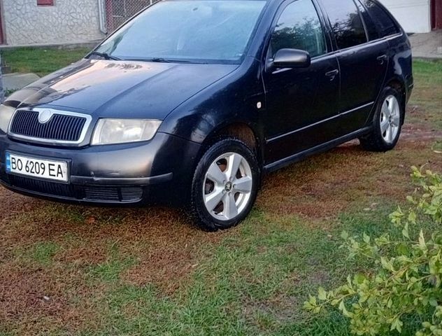 Чорний Шкода Фабія, об'ємом двигуна 1.42 л та пробігом 264 тис. км за 2800 $, фото 1 на Automoto.ua