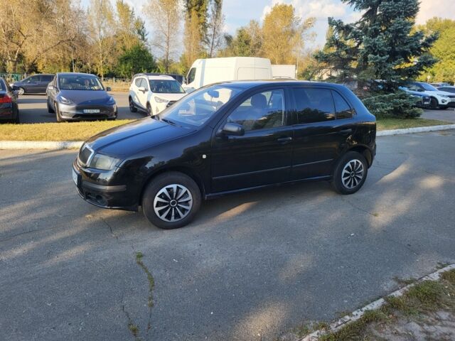 Черный Шкода Фабия, объемом двигателя 1.2 л и пробегом 222 тыс. км за 3700 $, фото 1 на Automoto.ua