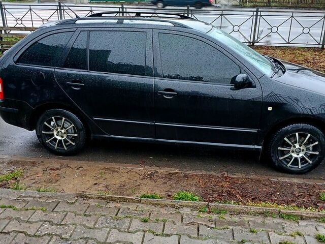 Черный Шкода Фабия, объемом двигателя 1.4 л и пробегом 247 тыс. км за 6000 $, фото 1 на Automoto.ua