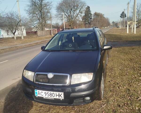 Черный Шкода Фабия, объемом двигателя 1.4 л и пробегом 232 тыс. км за 4100 $, фото 1 на Automoto.ua