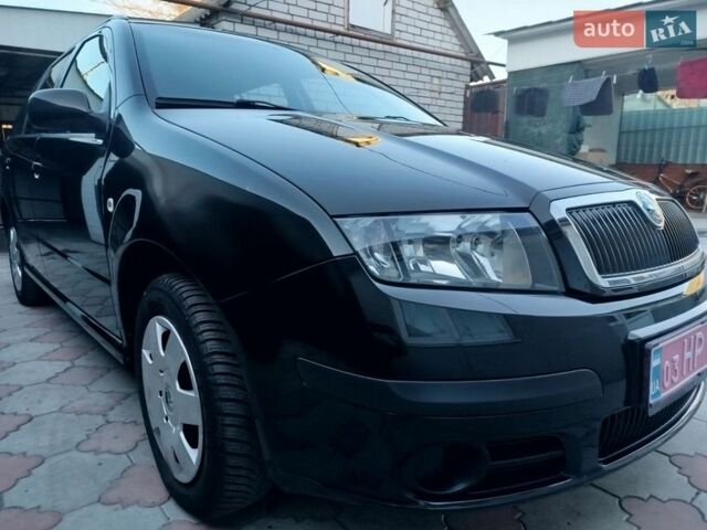 Черный Шкода Фабия, объемом двигателя 1.4 л и пробегом 153 тыс. км за 5350 $, фото 1 на Automoto.ua