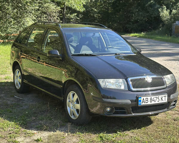 Черный Шкода Фабия, объемом двигателя 1.4 л и пробегом 180 тыс. км за 4800 $, фото 1 на Automoto.ua