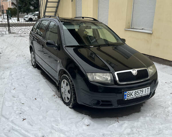 Черный Шкода Фабия, объемом двигателя 1.4 л и пробегом 270 тыс. км за 3950 $, фото 1 на Automoto.ua