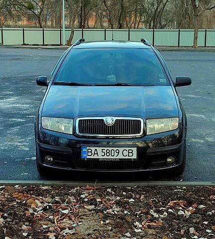 Черный Шкода Фабия, объемом двигателя 1.4 л и пробегом 290 тыс. км за 4100 $, фото 1 на Automoto.ua