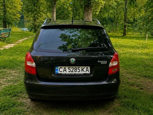 Черный Шкода Фабия, объемом двигателя 1.2 л и пробегом 220 тыс. км за 4400 $, фото 1 на Automoto.ua