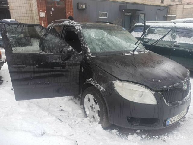Черный Шкода Фабия, объемом двигателя 1.6 л и пробегом 330 тыс. км за 2500 $, фото 1 на Automoto.ua