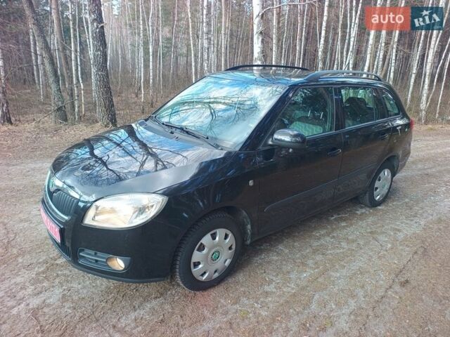Черный Шкода Фабия, объемом двигателя 1.4 л и пробегом 225 тыс. км за 5199 $, фото 1 на Automoto.ua