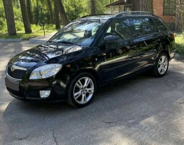 Черный Шкода Фабия, объемом двигателя 1.2 л и пробегом 220 тыс. км за 5300 $, фото 1 на Automoto.ua