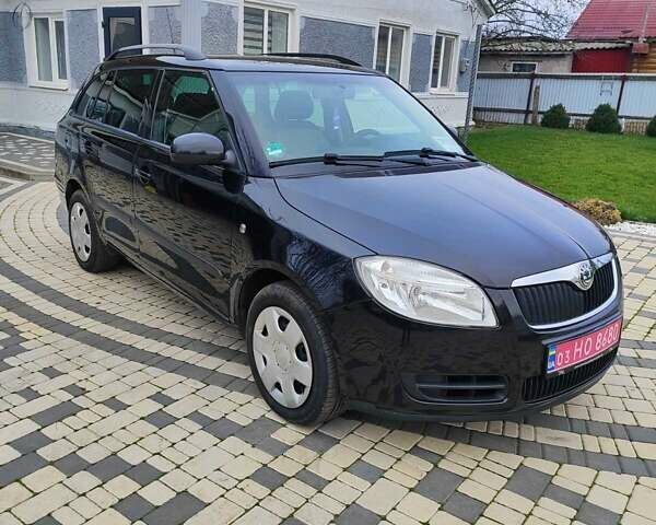 Черный Шкода Фабия, объемом двигателя 1.4 л и пробегом 212 тыс. км за 6200 $, фото 1 на Automoto.ua
