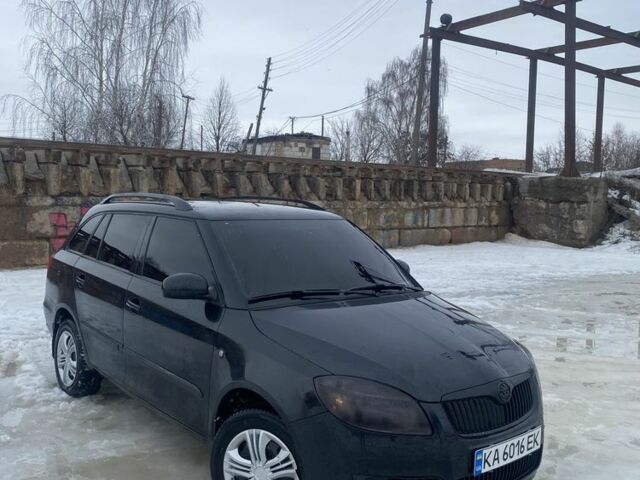 Черный Шкода Фабия, объемом двигателя 1.4 л и пробегом 295 тыс. км за 2850 $, фото 1 на Automoto.ua