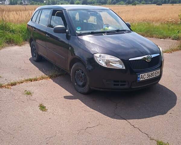 Черный Шкода Фабия, объемом двигателя 1.2 л и пробегом 227 тыс. км за 4200 $, фото 1 на Automoto.ua