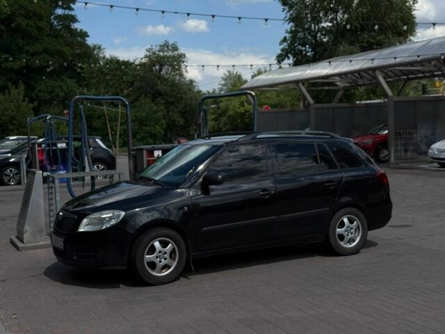 Черный Шкода Фабия, объемом двигателя 1.2 л и пробегом 223 тыс. км за 4000 $, фото 1 на Automoto.ua