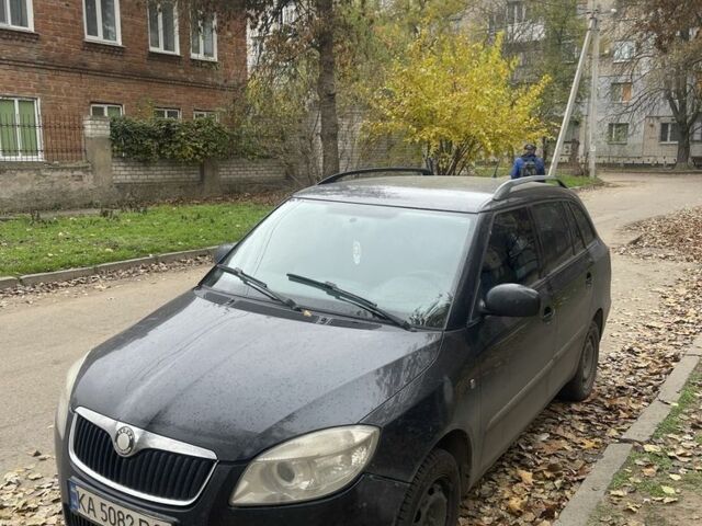Черный Шкода Фабия, объемом двигателя 1.4 л и пробегом 200 тыс. км за 3600 $, фото 1 на Automoto.ua