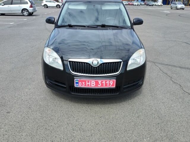 Черный Шкода Фабия, объемом двигателя 1.6 л и пробегом 194 тыс. км за 5800 $, фото 1 на Automoto.ua