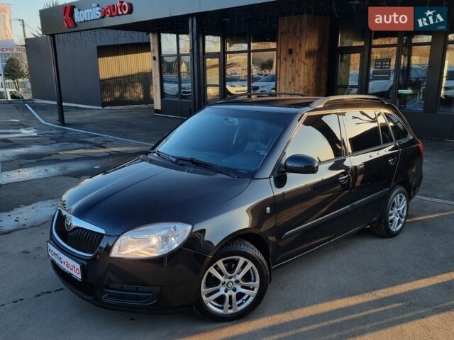Черный Шкода Фабия, объемом двигателя 1.4 л и пробегом 194 тыс. км за 5299 $, фото 1 на Automoto.ua