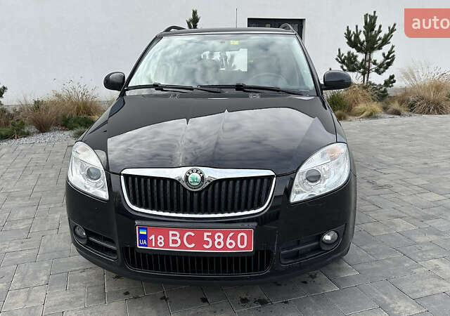 Черный Шкода Фабия, объемом двигателя 1.6 л и пробегом 205 тыс. км за 5800 $, фото 1 на Automoto.ua
