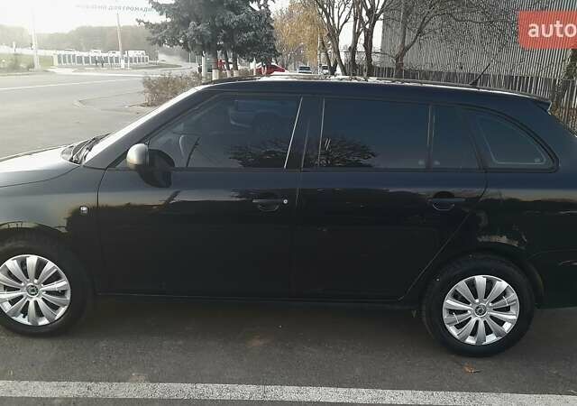 Черный Шкода Фабия, объемом двигателя 1.2 л и пробегом 233 тыс. км за 4800 $, фото 1 на Automoto.ua