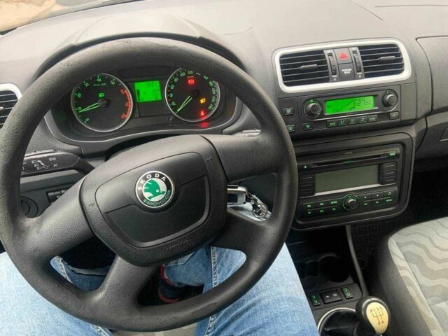 Черный Шкода Фабия, объемом двигателя 1.4 л и пробегом 228 тыс. км за 5400 $, фото 1 на Automoto.ua