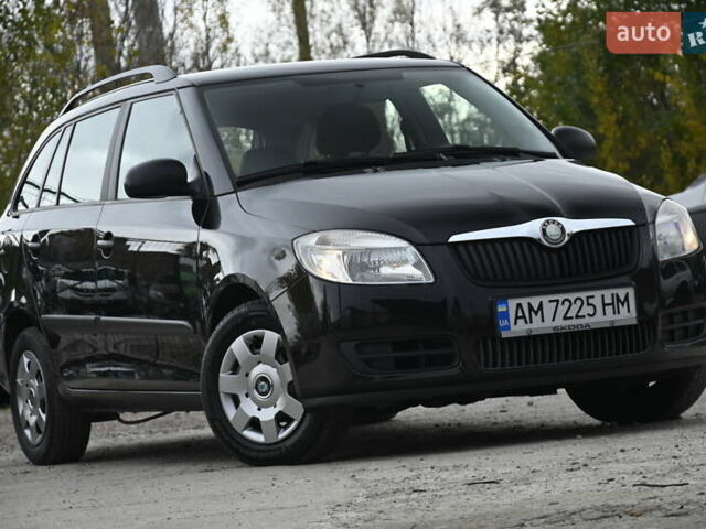 Черный Шкода Фабия, объемом двигателя 1.39 л и пробегом 205 тыс. км за 5499 $, фото 1 на Automoto.ua