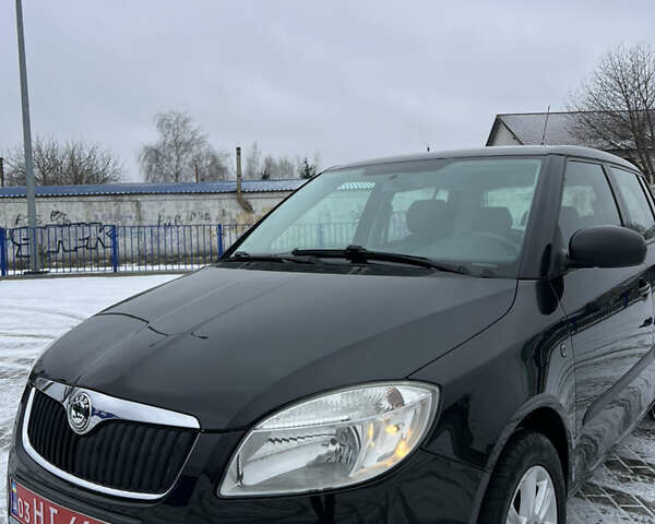 Черный Шкода Фабия, объемом двигателя 1.2 л и пробегом 152 тыс. км за 4550 $, фото 1 на Automoto.ua