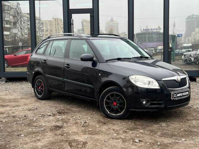 Черный Шкода Фабия, объемом двигателя 0 л и пробегом 124 тыс. км за 4990 $, фото 1 на Automoto.ua